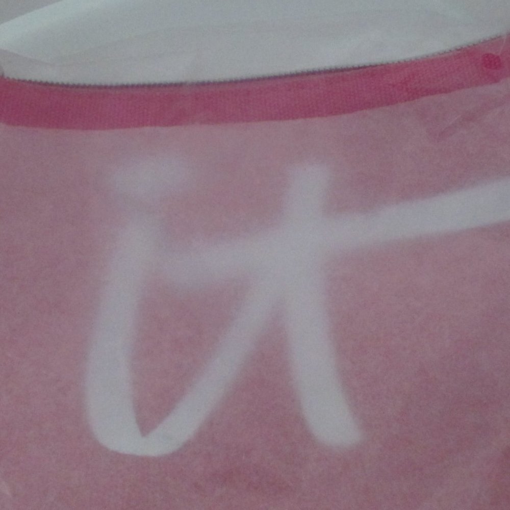 It Cosmetics Hot pink zippered Make up bag - Picture 3 of 4